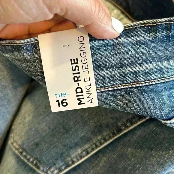 4/$25 NWT Rue21 Mid Rise Ankle Jeggings Blue Distressed Double Roll Plus Sizes - Picture 9 of 12